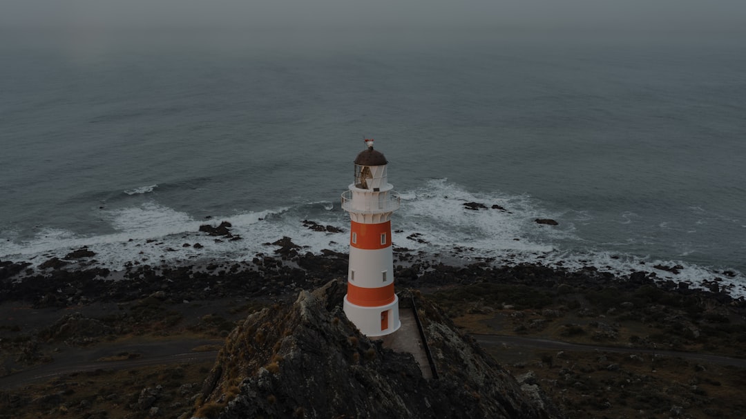 Cape Palliser Leuchtturm: Neuseelands ältester Leuchtturm - Cape Palliser 5772 | Secret World Trip Planner