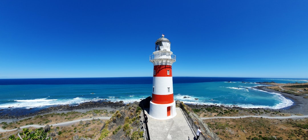 케이프 팔리세르 등대: 뉴질랜드의 가장 오래된 등대 - Cape Palliser 5772 | Secret World Trip Planner