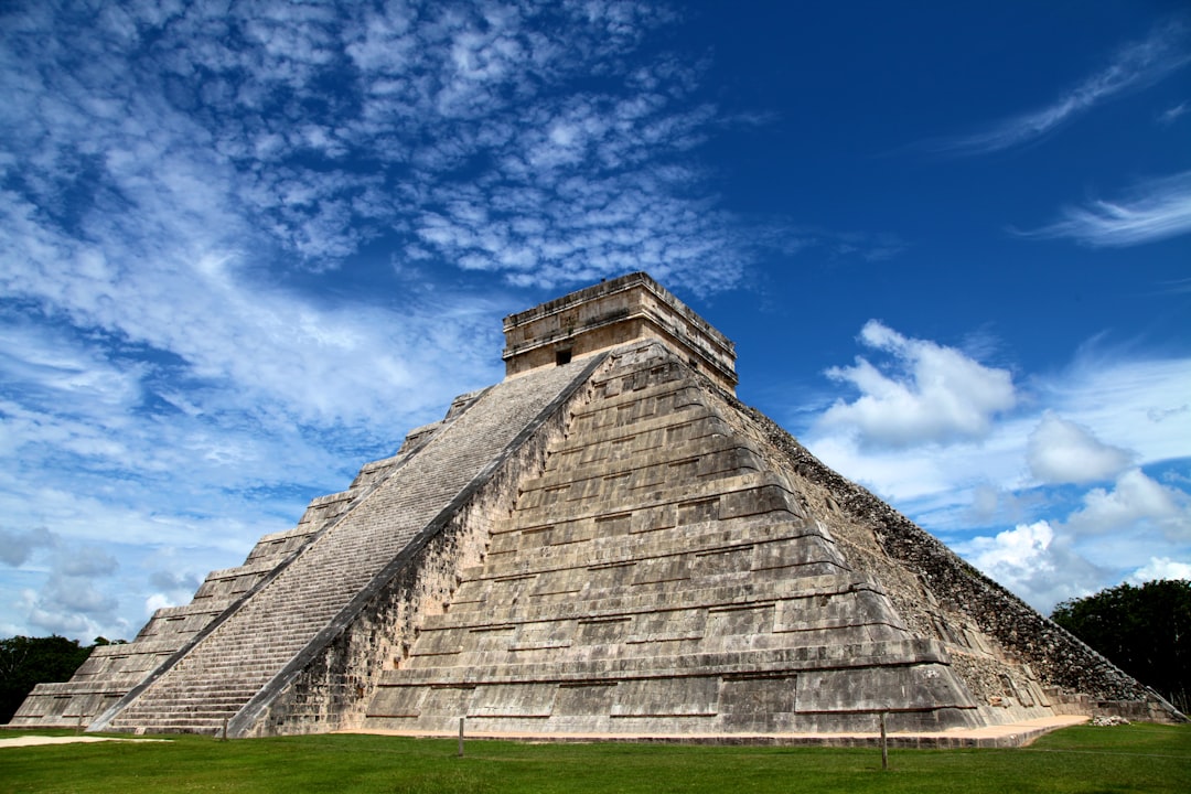 Chichén Itzá: arquitectura maya entre luz y piedra - 97751 Yucatán | Secret World Trip Planner