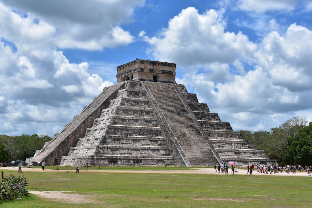 Chichén Itzá: arquitetura Maia entre luz e pedra - 97751 Yucatán | Secret World Trip Planner