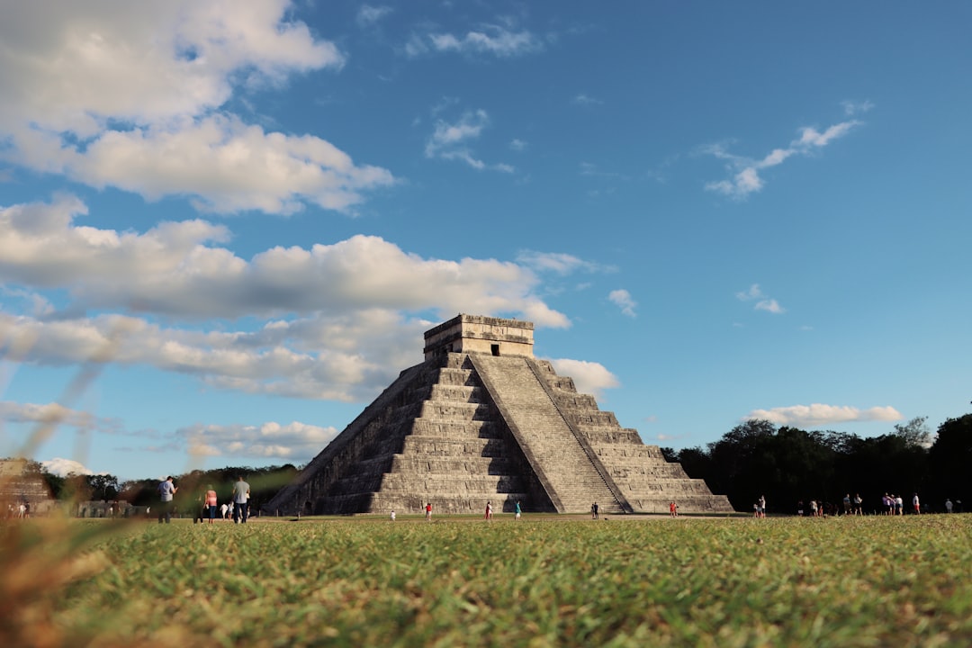 Chichén Itzá: arquitetura Maia entre luz e pedra - 97751 Yucatán | Secret World Trip Planner