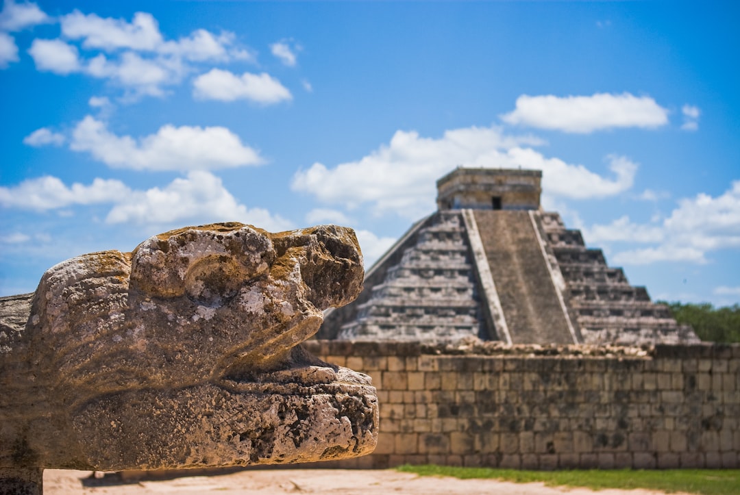 チチェン・イッツァ:光と石の間のマヤ建築 - 97751 Yucatán | Secret World Trip Planner