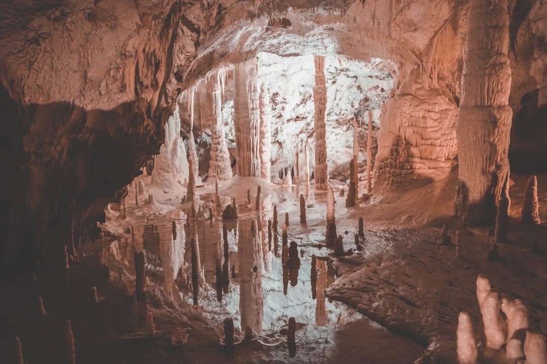 Grotta de Prometeo en Georgia: maravilla subterránea - 9JG2+P6R | Secret World Trip Planner