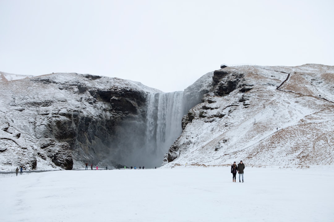 Skógafoss : la cascade de 60 mètres qui vous mouille - Skógafoss | Secret World Trip Planner