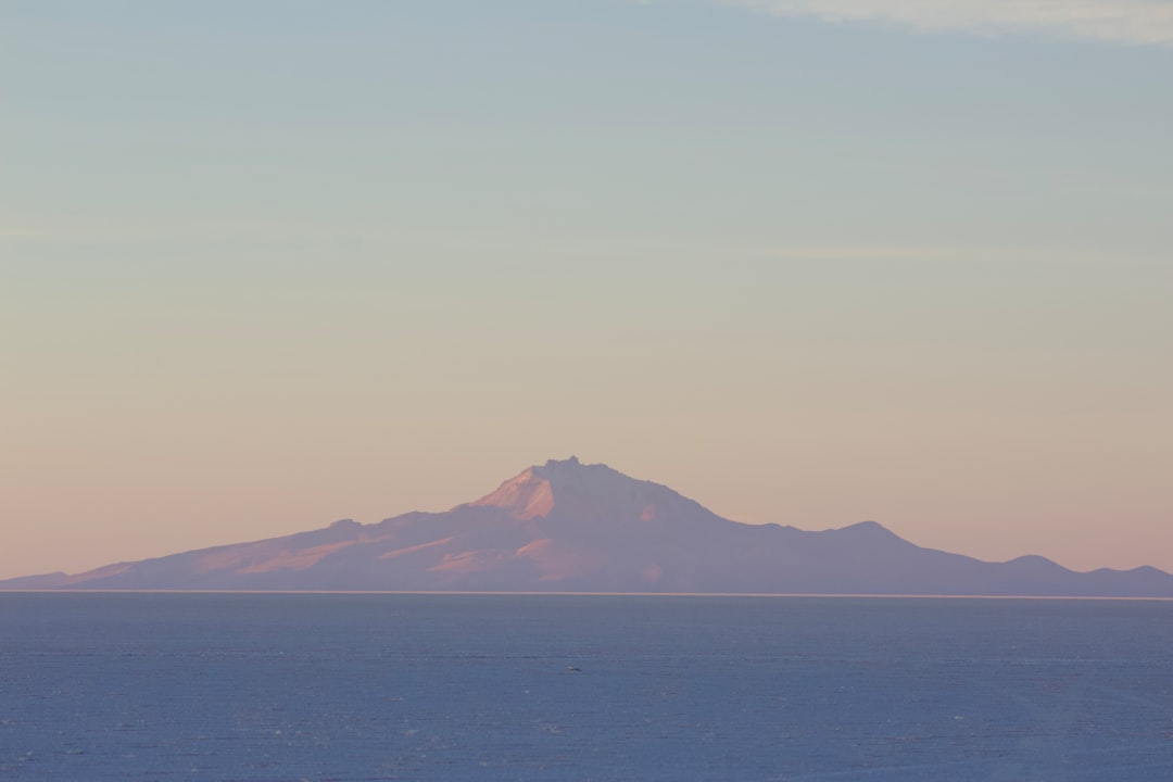 Salar de Uyuni al tramonto: lo specchio del cielo boliviano - Bolivia South America | Secret World Trip Planner