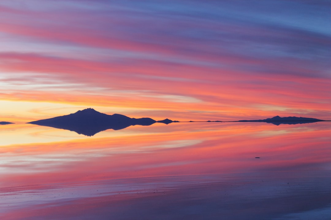 Salar de Uyuni bei Sonnenuntergang: Boliviens Himmelspiegel - Bolivia South America | Secret World Trip Planner