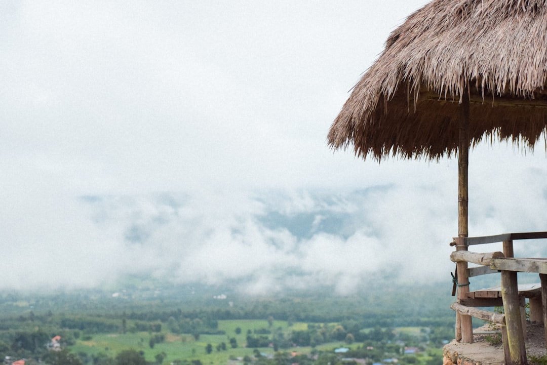 Entdecke Phu Thok: Der Einsame Berg Thailands - Chiang Khan District | Secret World Trip Planner