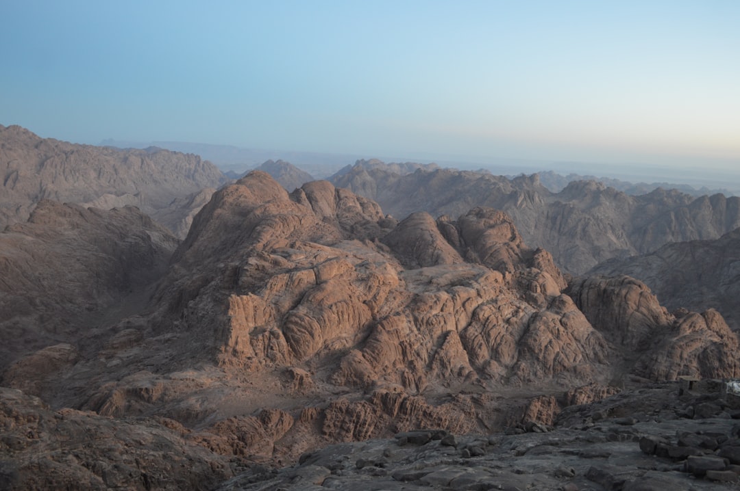 Descubra o Monte Sinai: uma viagem entre natureza e espiritualidade | Secret World Trip Planner