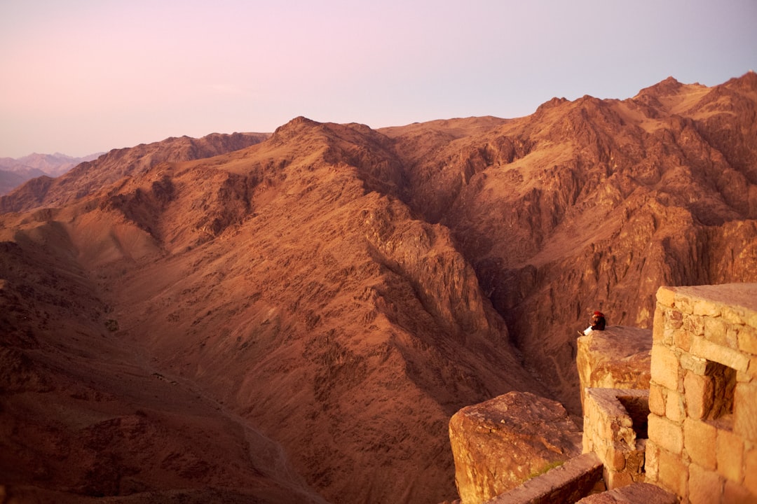 Descubra o Monte Sinai: uma viagem entre natureza e espiritualidade | Secret World Trip Planner