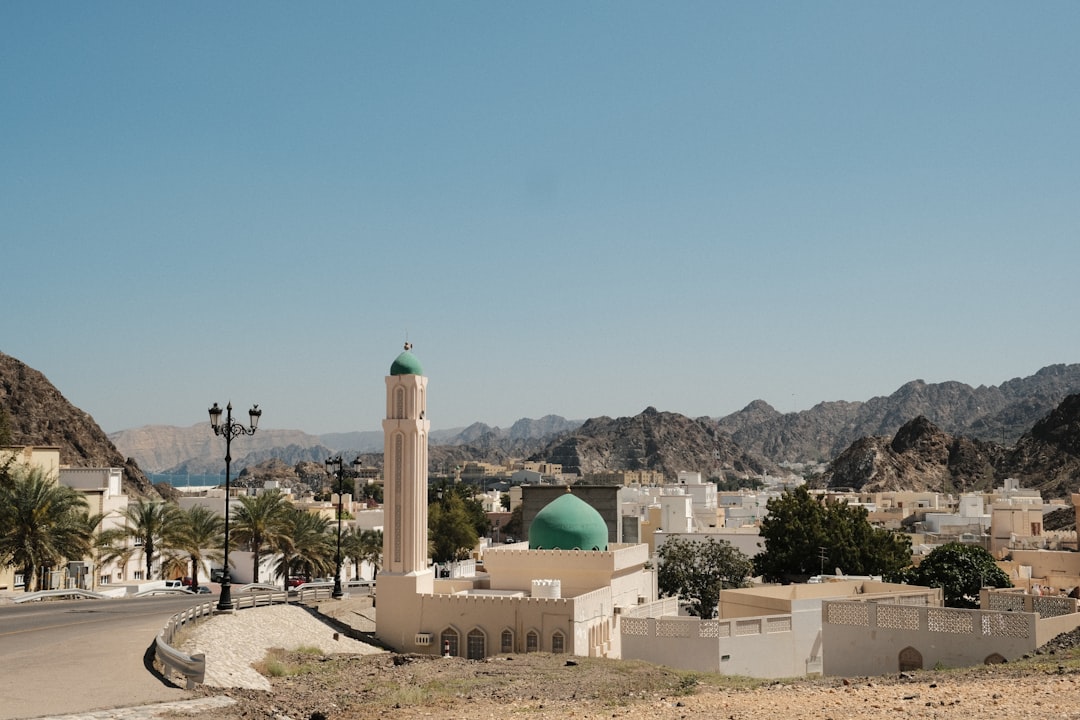 Entdecke Qarn as Sahmah: Ein Naturjuwel im Oman - Hailat al Ghabara | Secret World Trip Planner
