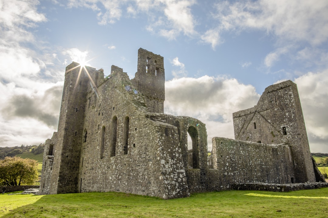 Entdecken Sie die Old Church in Irland: Geschichte und zeitloser Charme - Cobh | Secret World Trip Planner