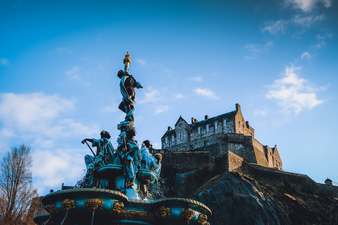 Descubre la Historia de los Fontanellos en Glasgow, Escocia - North Lanarkshire | Secret World Trip Planner