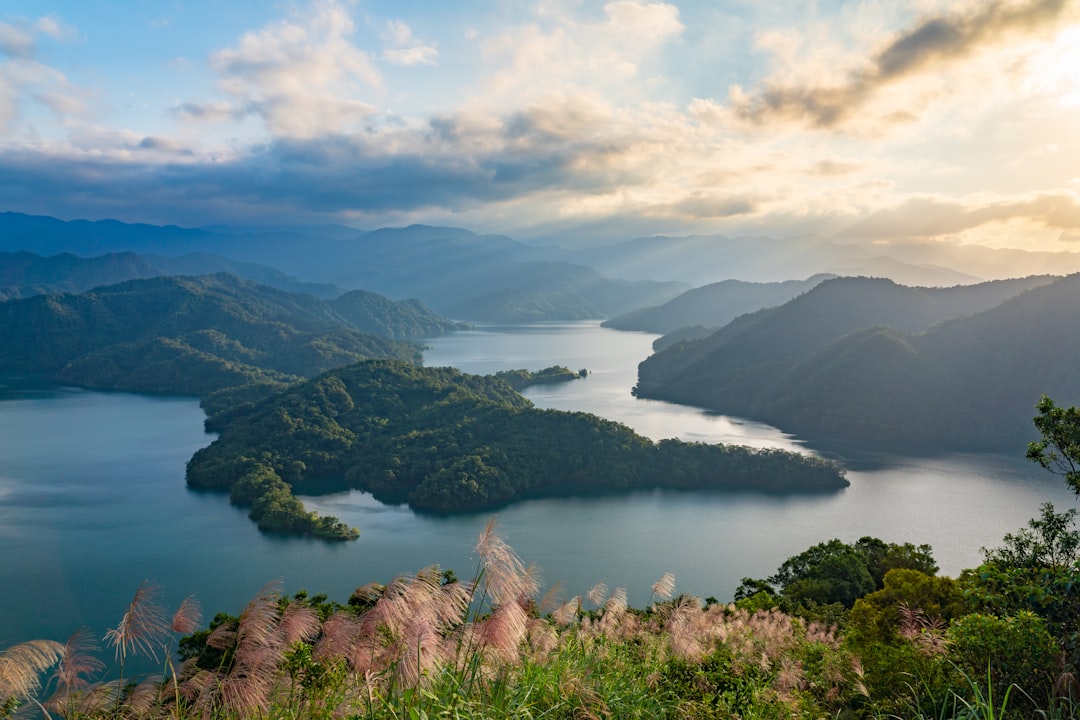 Lago Phewa, Pokhara: reflexo do Annapurna - Lago Phewa | Secret World Trip Planner