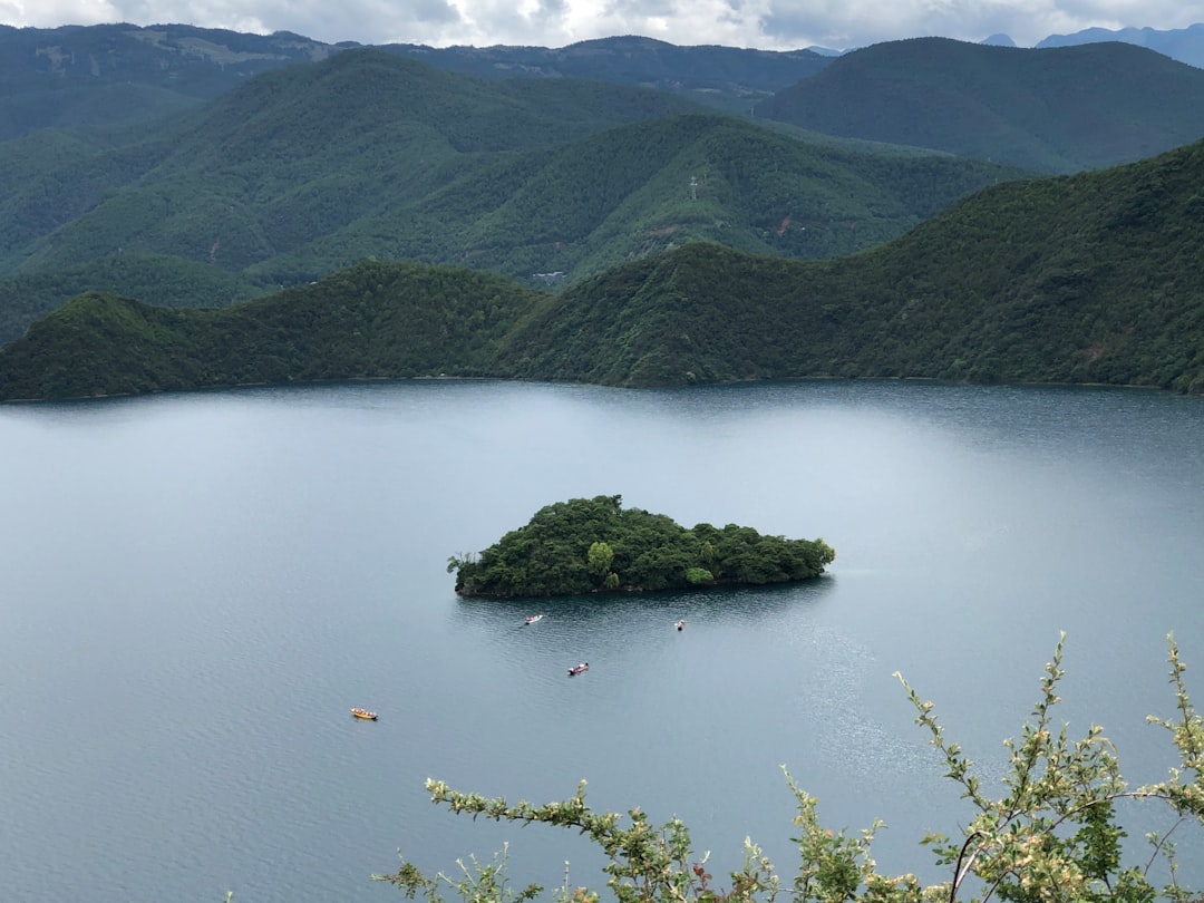 ポカラのフェワ湖:アンナプルナの鏡 - Lago Phewa | Secret World Trip Planner