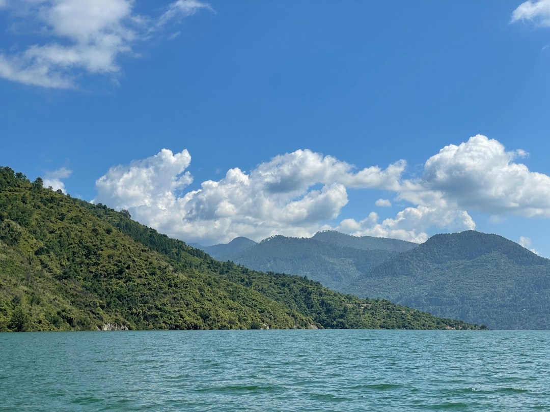 ポカラのフェワ湖:アンナプルナの鏡 - Lago Phewa | Secret World Trip Planner