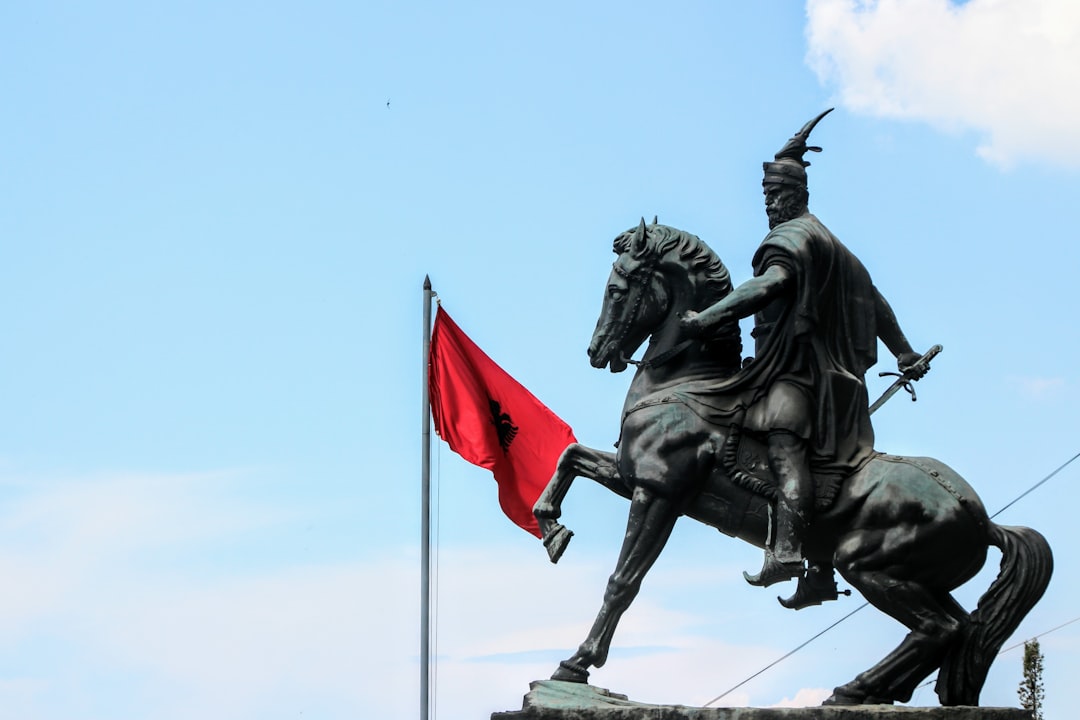Monumento a la Independencia: símbolo de la libertad albanesa - Vlorë | Secret World Trip Planner