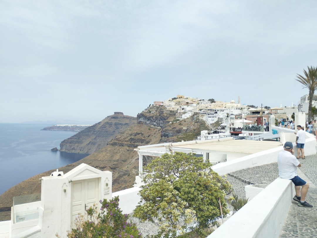 A trilha de Fira a Oia: descubra a caldeira - CCPF+X3 | Secret World Trip Planner