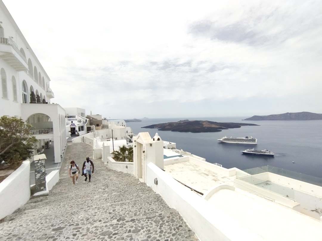 A trilha de Fira a Oia: descubra a caldeira - CCPF+X3 | Secret World Trip Planner