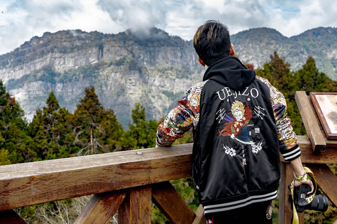 Алишан: рассвет среди облаков и тысячелетних кипарисов - Alishan Township | Secret World Trip Planner