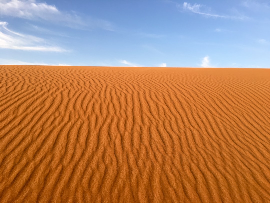 エルグ・シェビ:メルズーガのオレンジの砂丘と星空 - desert | Secret World Trip Planner