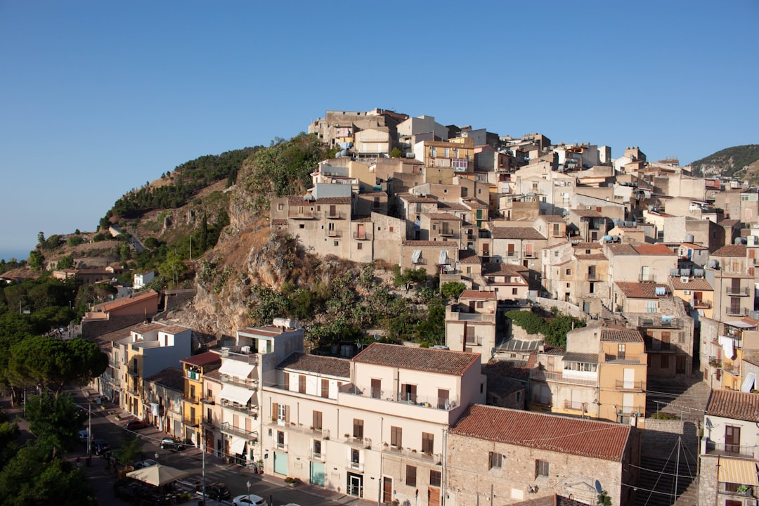 Acropole de Lindos : le temple sur la roche de Rhodes - 33RP+P7 Acropolis of Lindos | Secret World Trip Planner