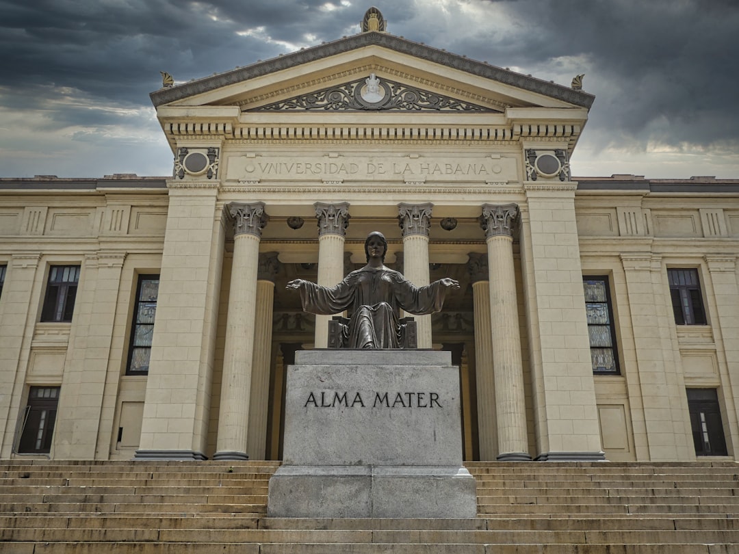 Descubre Alma Mater: la madre de los estudios en Cuba - Havana | Secret World Trip Planner