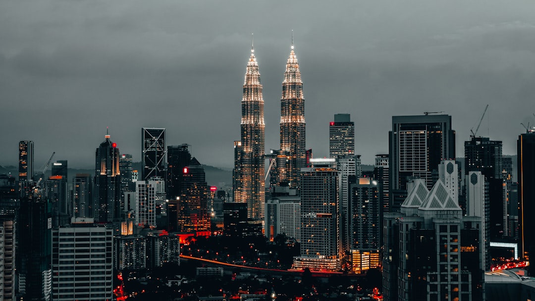 Torres Petronas : architecture et vertige à Kuala Lumpur - 50088 Kuala Lumpur | Secret World Trip Planner