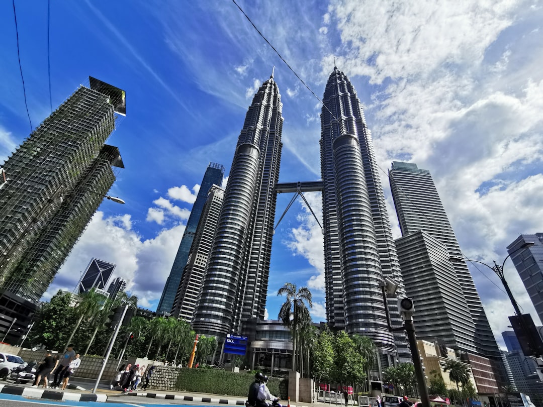 Torres Petronas: arquitetura e emoção em Kuala Lumpur - 50088 Kuala Lumpur | Secret World Trip Planner