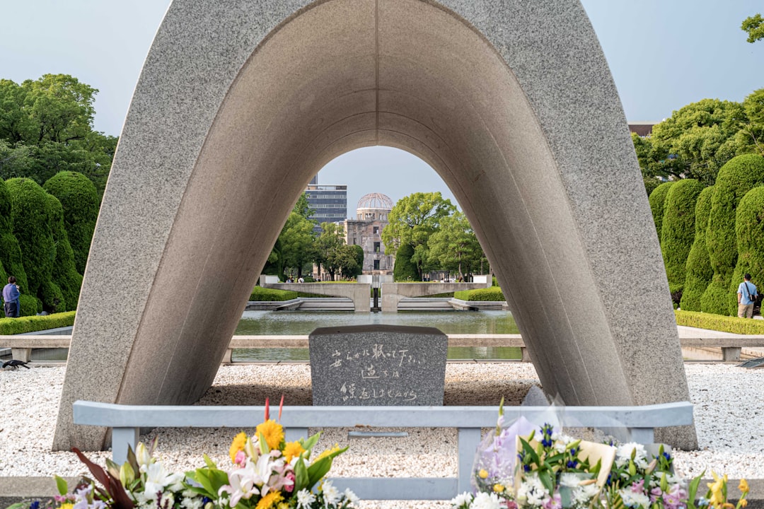 히로시마 평화 기념관: 저항하는 돔 - Hiroshima | Secret World Trip Planner