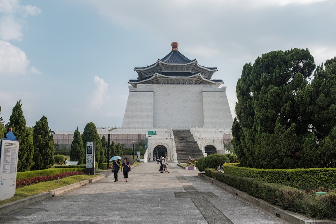 西安秦始皇陵：古代帝王的宏伟陵墓 — Xi'an