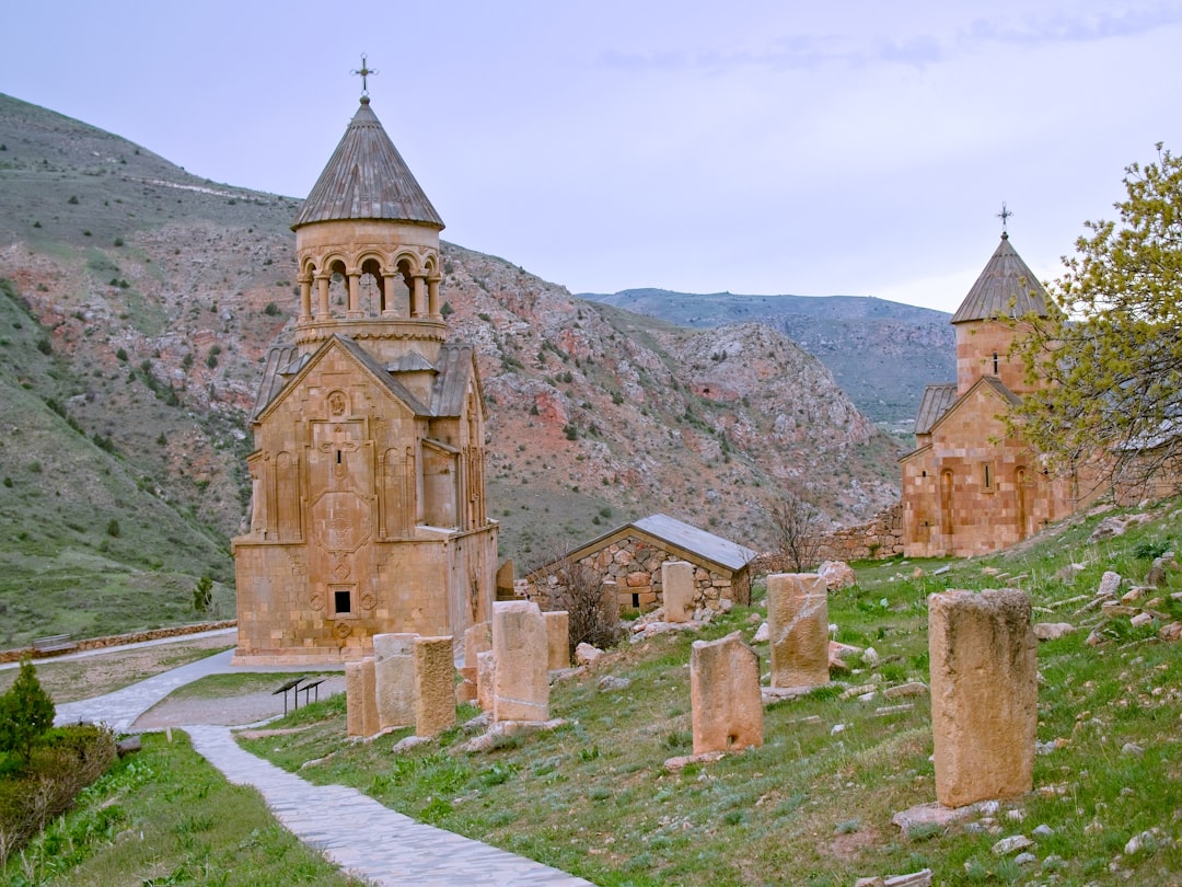 Нораваанк: армянский монастырь в красной скале - Noravank Monastery Rd | Secret World Trip Planner