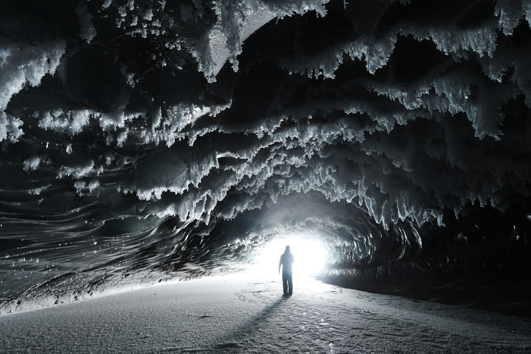 Cueva de Hielo Narusawa: en el corazón del Fuji - Minamitsuru District | Secret World Trip Planner