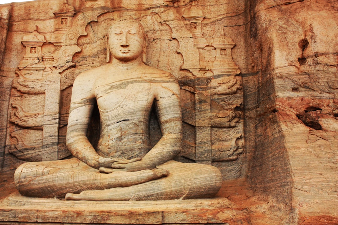 Découvrez Gal Viharaya : un trésor culturel du Sri Lanka - Nissankamallapura | Secret World Trip Planner