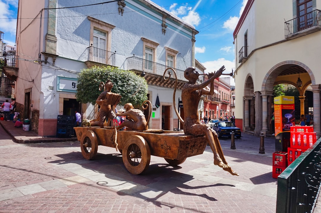 Открытие Флейтистки: исторический памятник в Сантьяго-де-Керетаро - Santiago de Querétaro | Secret World Trip Planner