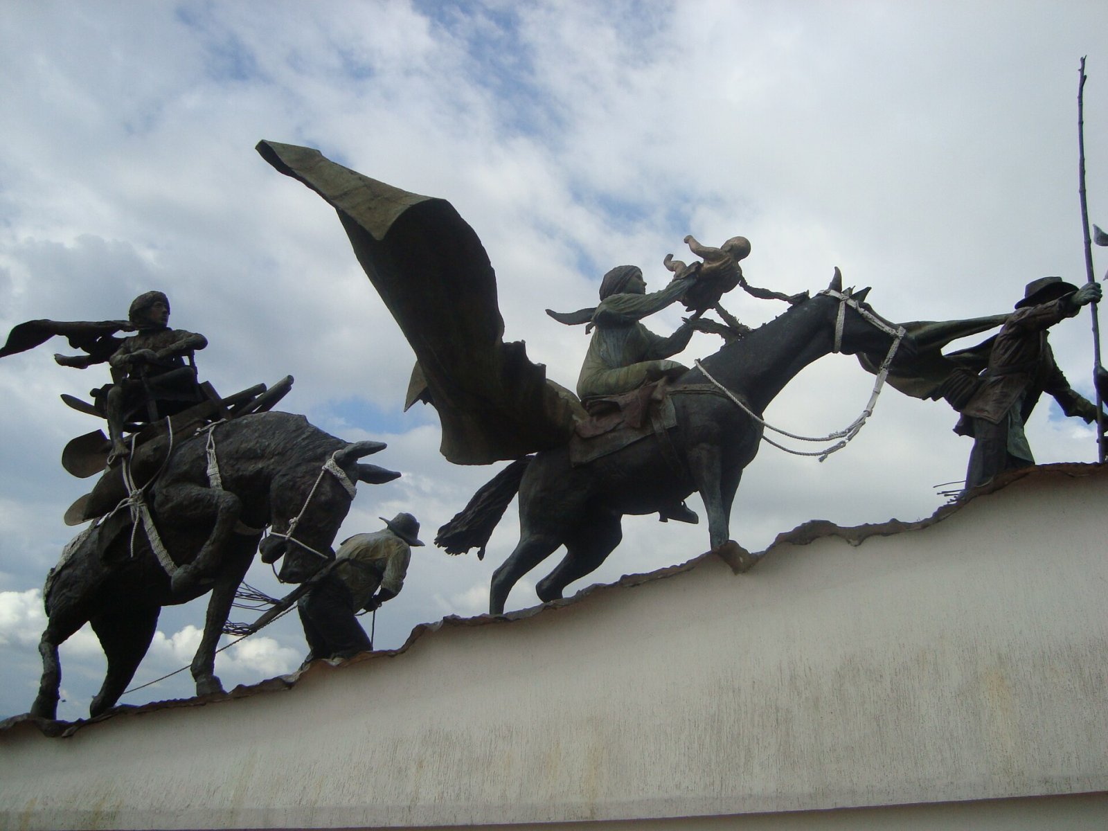 Monumento aos Colonizadores: símbolo de Manizales na Colômbia - Manizales | Secret World Trip Planner