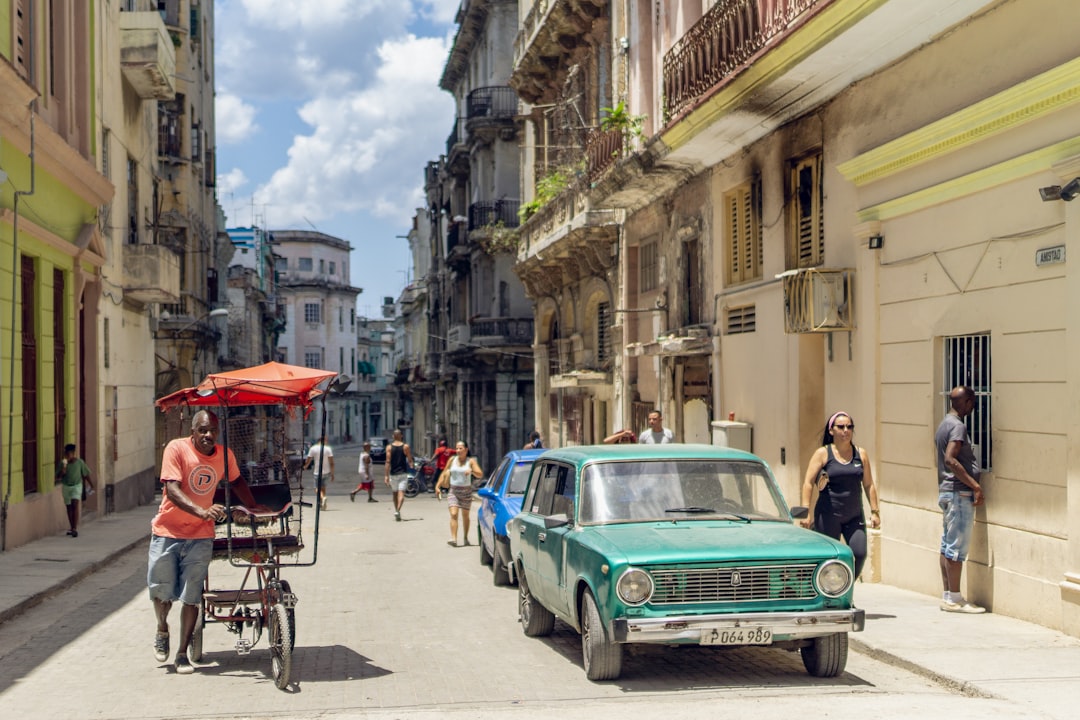 Explore Mercúrio: A Cultura Cubana em Música e História - La Habana | Secret World Trip Planner