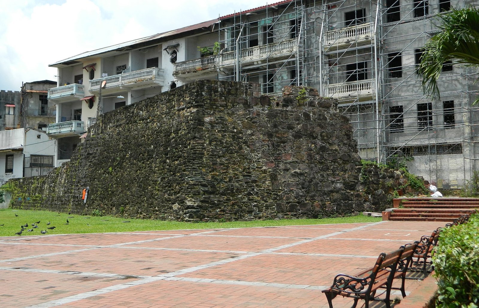 Scopri il Baluarte Mano De Tigre: un tesoro storico di Panama - Panamá | Secret World Trip Planner