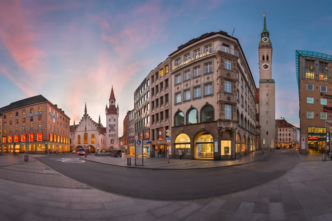 Marienplatz Monaco : marchés traditionnels dans la place gothique - Marienplatz | Secret World Trip Planner