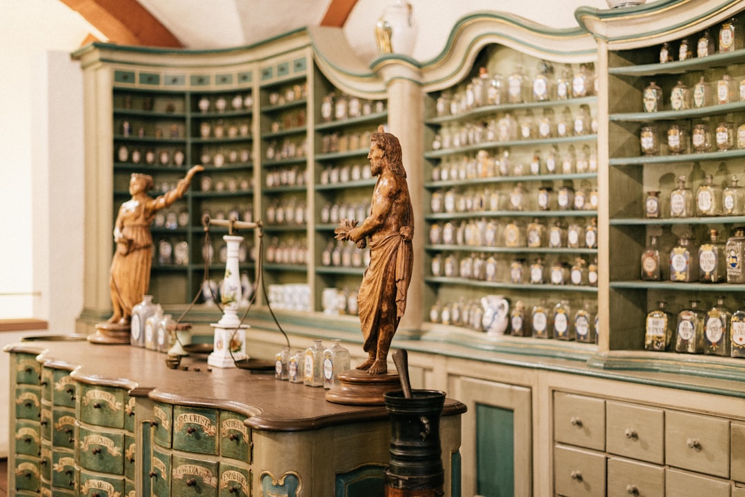 Meißen: In den besten Porzellanlaboratorien - Talstraße 9 | Secret World Trip Planner