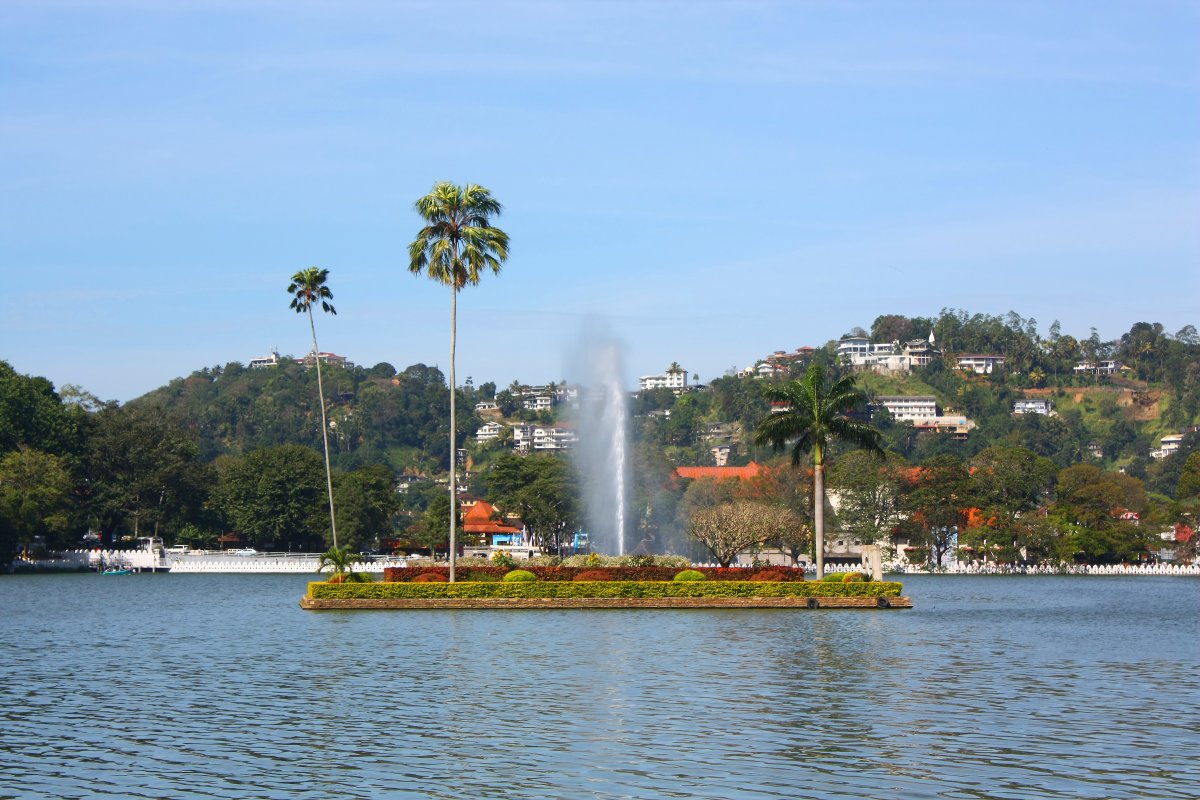 캔디 호수의 길: 사원과 식민지 역사 탐방 - lago Kandy | Secret World Trip Planner