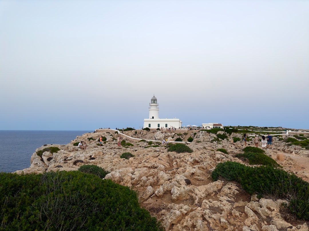 穆罗迪波尔科灯塔:照亮西西里岛的光辉 - Str. Capo Murro di Porco | Secret World Trip Planner