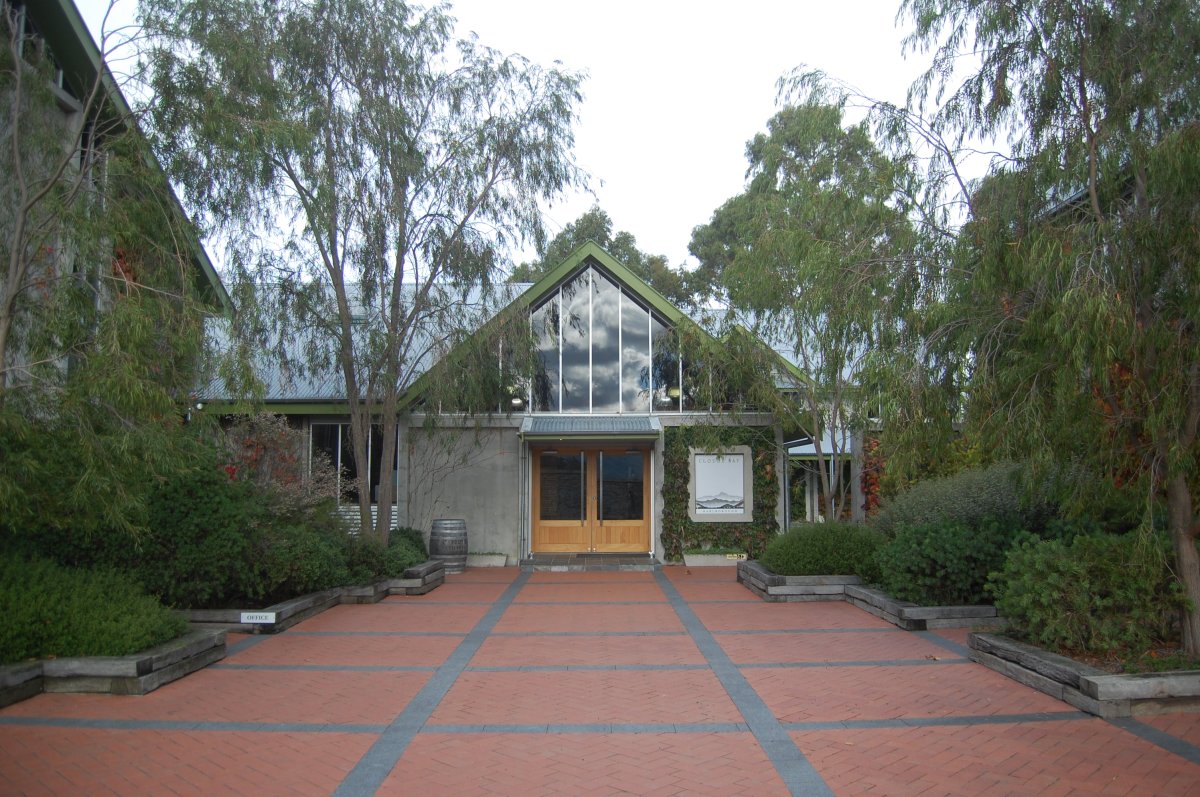 Cloudy Bay Viñedos: Sauvignon Blanc en Marlborough - 230 Jacksons Road | Secret World Trip Planner