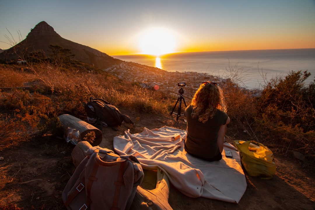 テーブルマウンテンの夕日:ケープタウンの頂 - Cape Town | Secret World Trip Planner