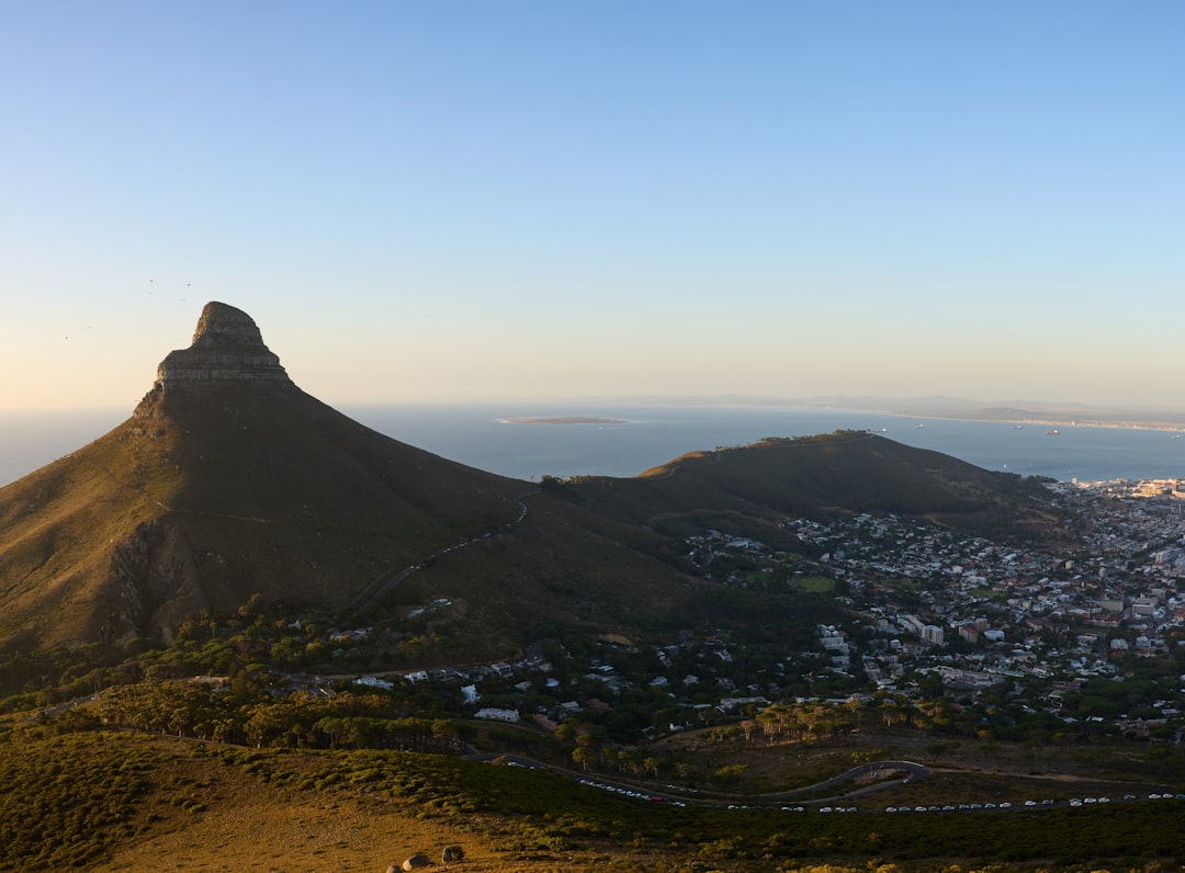 テーブルマウンテンの夕日:ケープタウンの頂 - Cape Town | Secret World Trip Planner