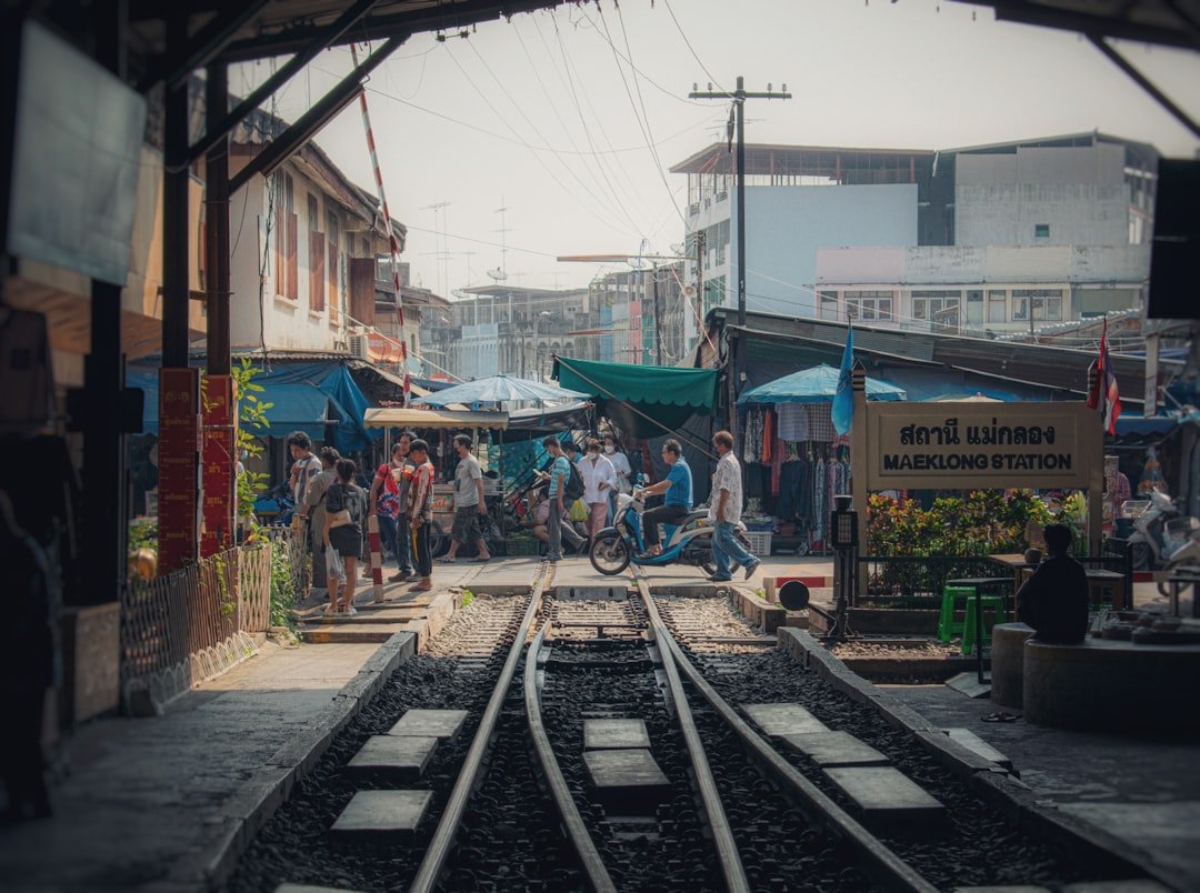 Maeklong: Der Markt, der den Zug stoppt - Mueang Samut Songkhram District | Secret World Trip Planner
