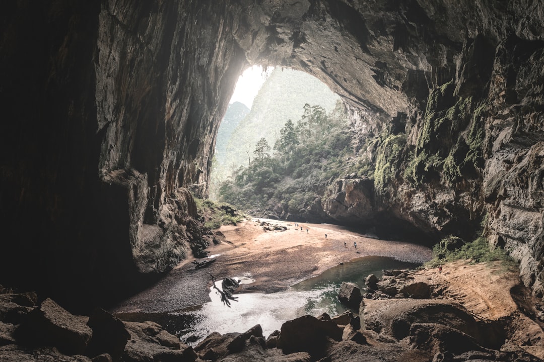Hang Én : dormir dans la troisième plus grande grotte du monde - Thuong Trach | Secret World Trip Planner