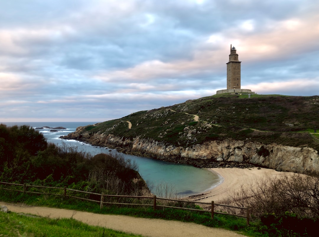 Farol de Albarnaz: Der einsame Leuchtturm der Azoren - Estr. do Farol | Secret World Trip Planner
