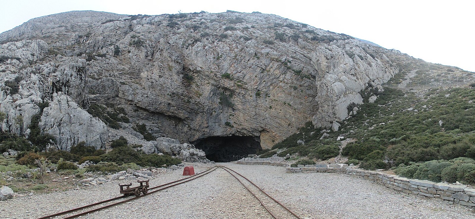 Descubra a Gruta de Idaea: uma viagem pela história grega - 6R5H+7H Anogia | Secret World Trip Planner