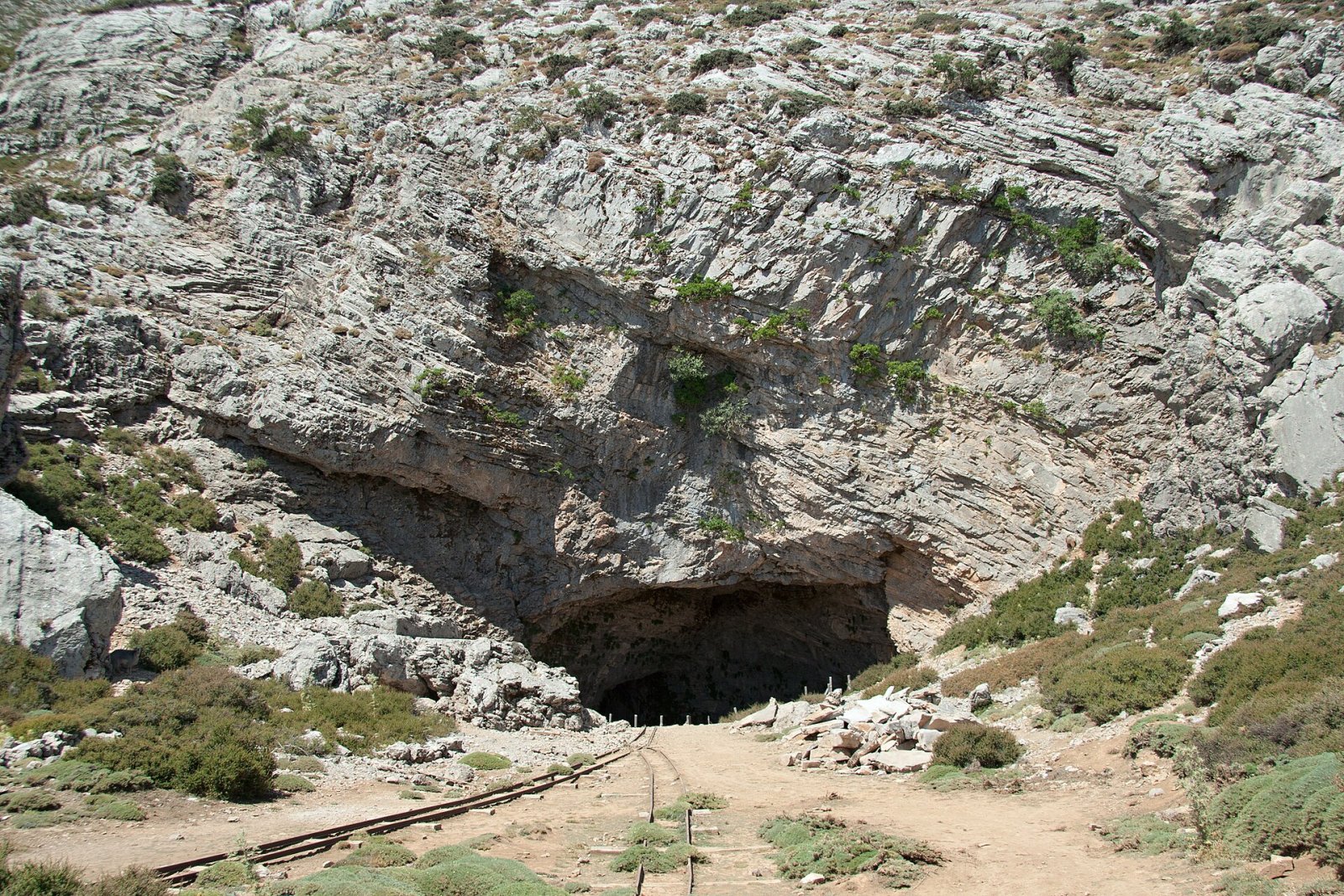 イダエアの洞窟を発見する:ギリシャの歴史への旅 - 6R5H+7H Anogia | Secret World Trip Planner
