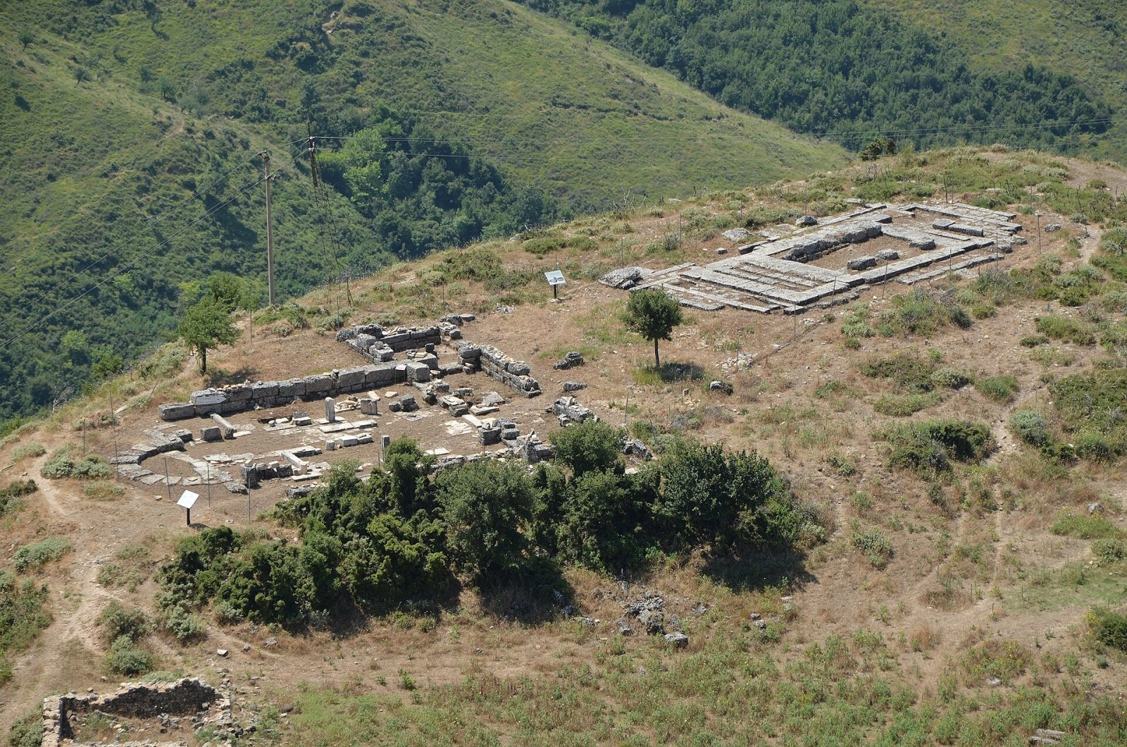 Amantia: un viaje por la historia de la antigua Albania - Vajzë | Secret World Trip Planner